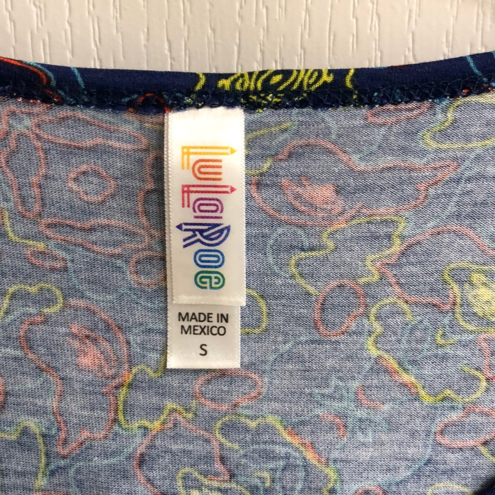 LuLaRoe Classic Tee NWT - Picture 3 of 4